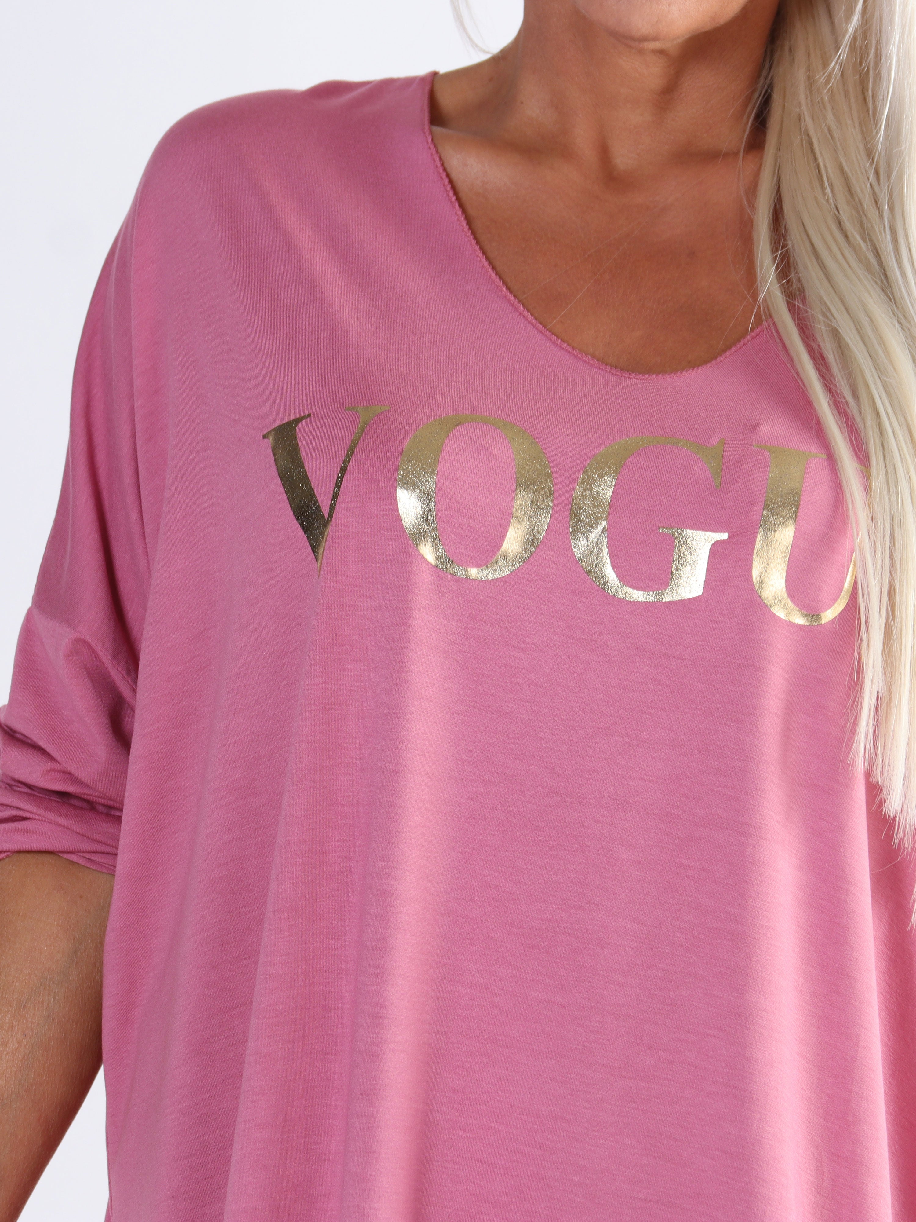 Vogue Long Sleeve - Langærmet plus size kjole i viskose med guld skrift